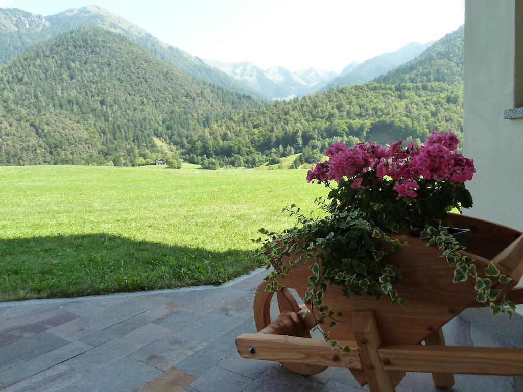 Agritur Cornasest Panzió Breguzzo Kültér fotó