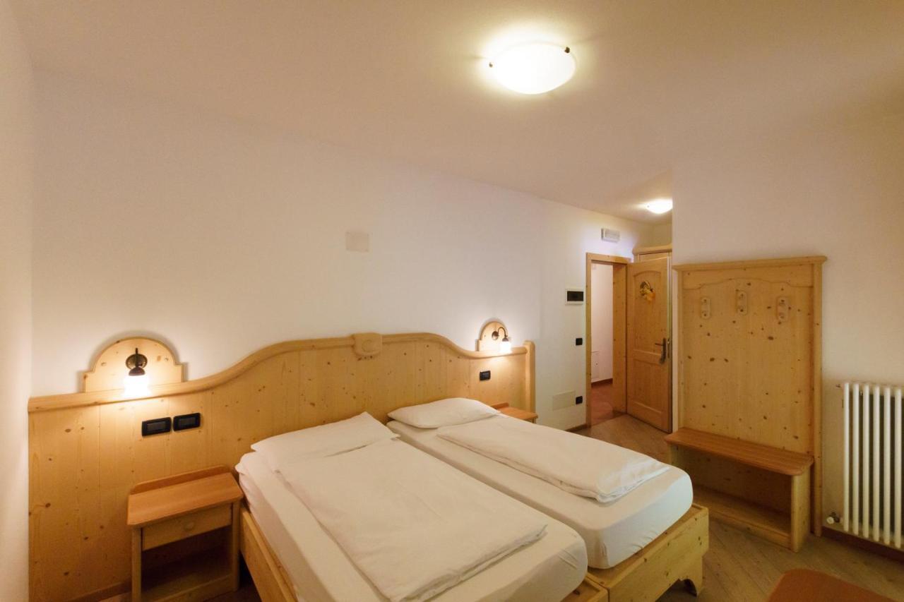 Agritur Cornasest Panzió Breguzzo Kültér fotó